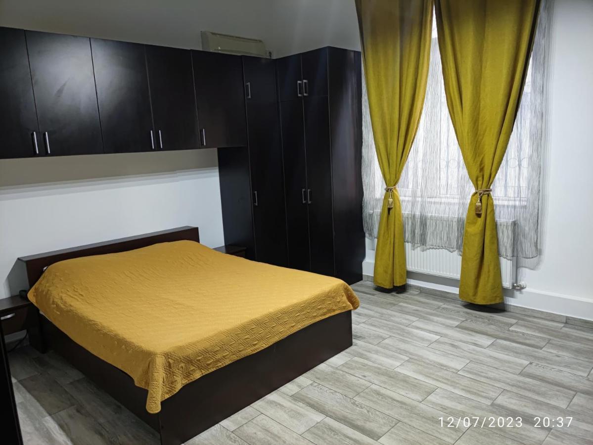 Christie'S 2 Central Apartment Bukarest Exterior foto